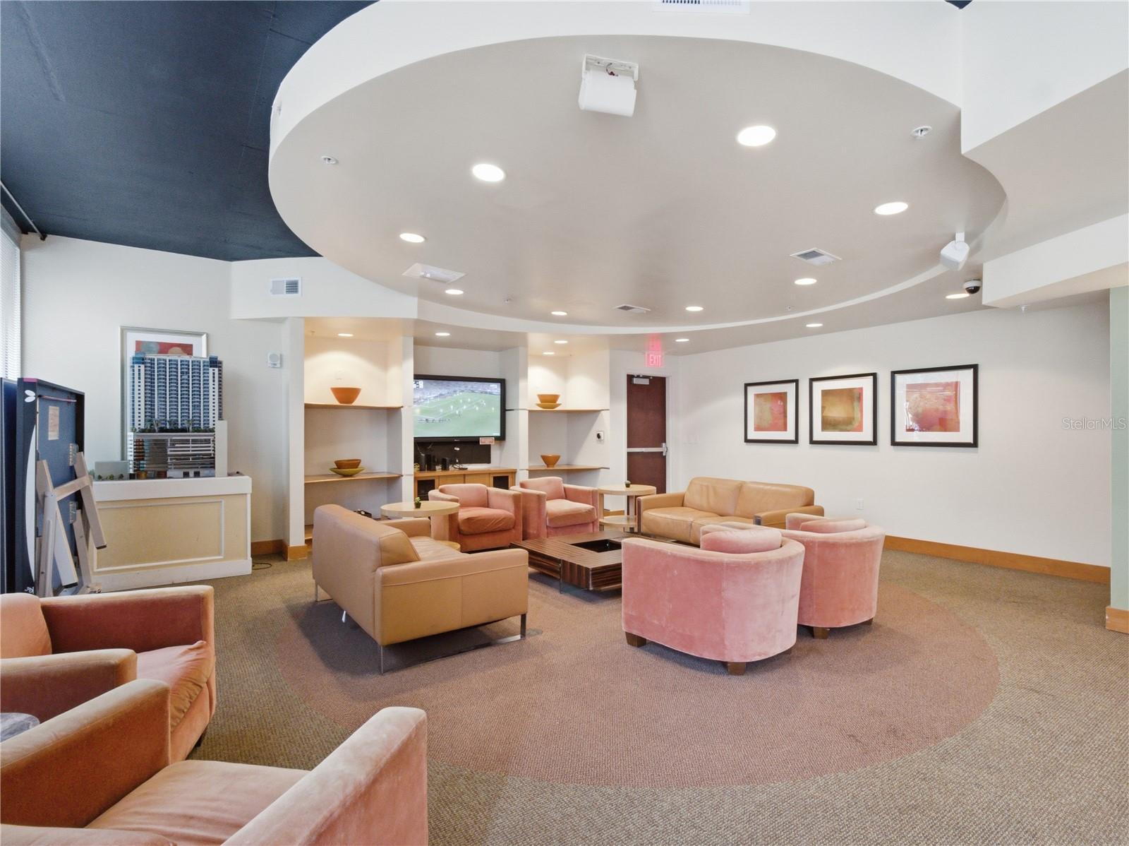 SOLAIRE/PLAZA CONDO - Residential