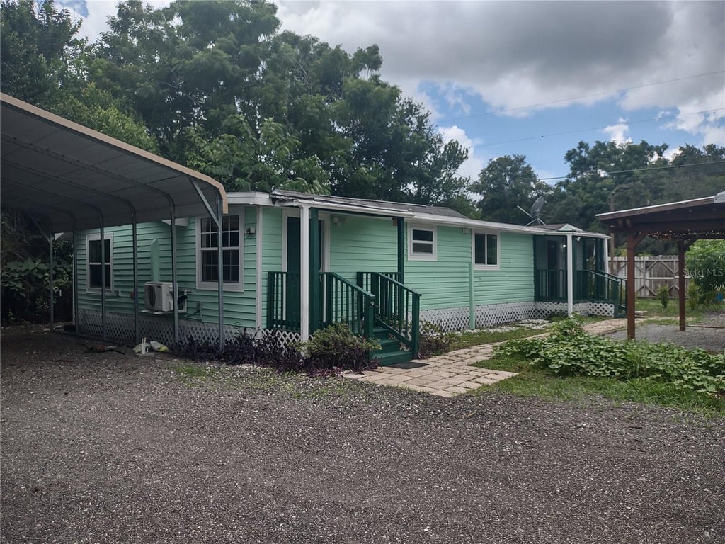 Photo of 901 Hibiscus Court, Tavares, FL 32778 (MLS # O6442905)