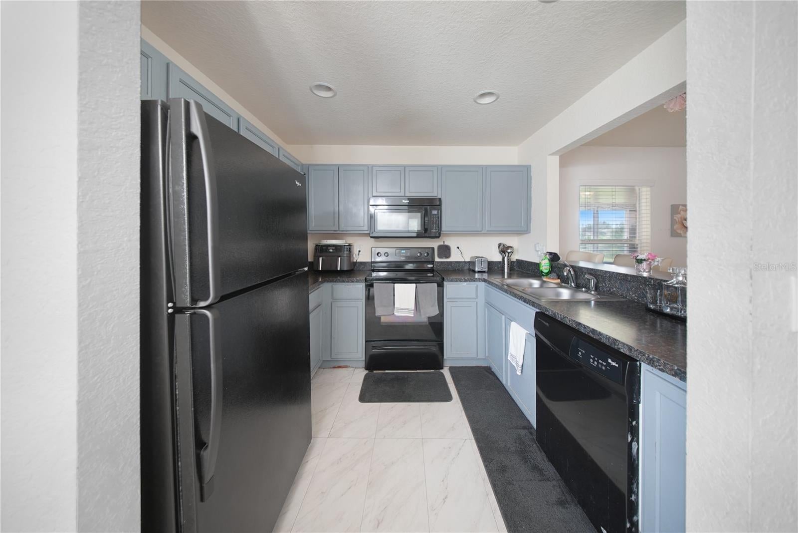 500 HIGHLAND MEADOWS AVENUE