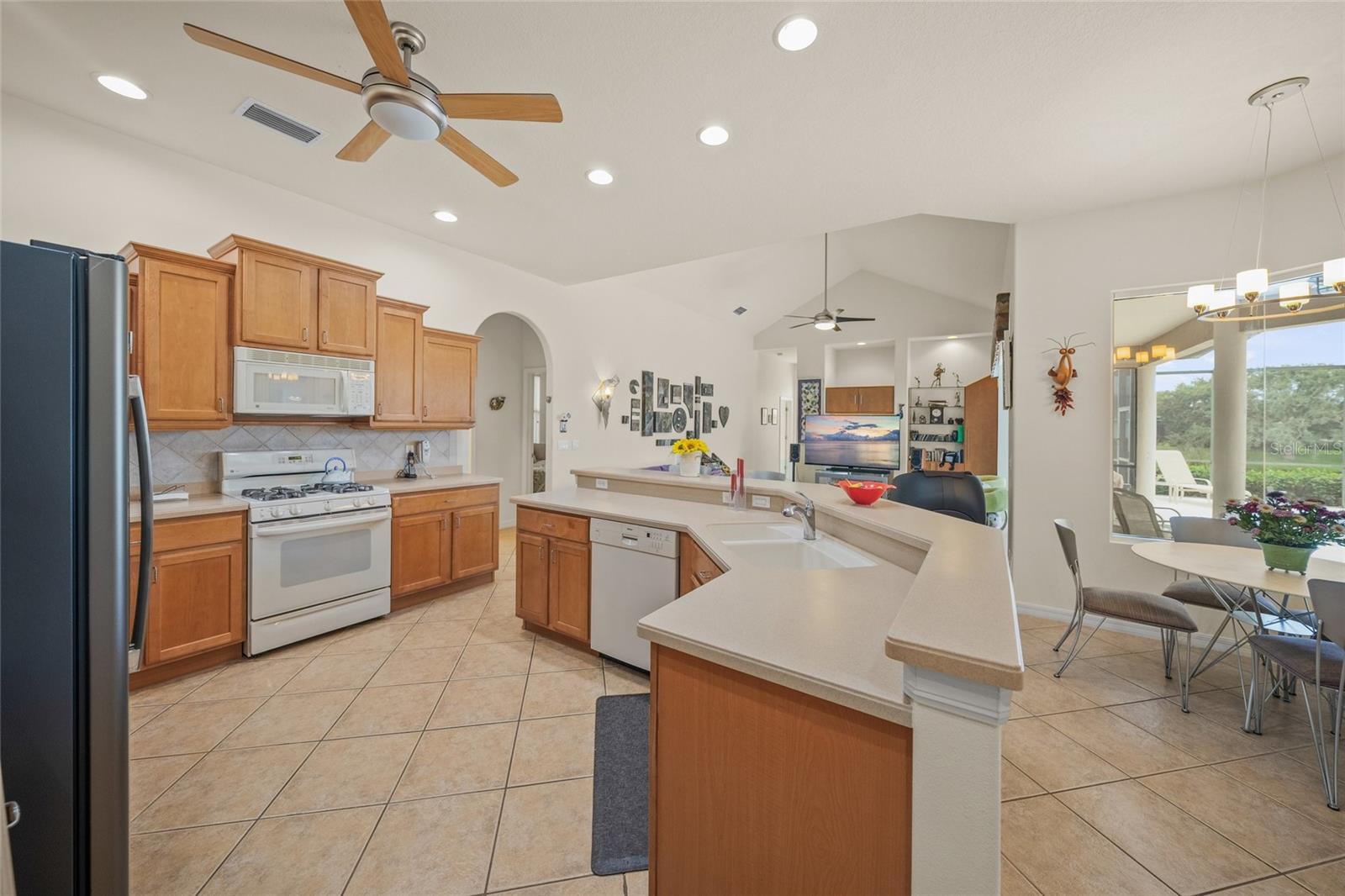 BARTON FARMS, LAUREL LAKES - Residential