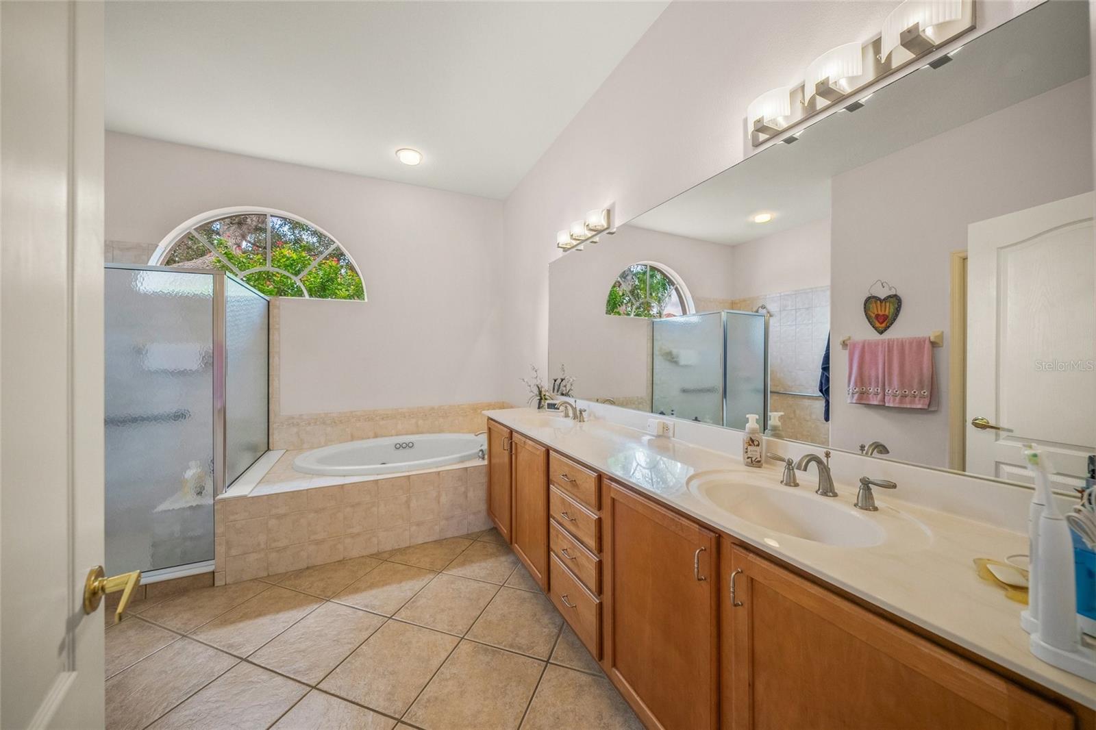 BARTON FARMS, LAUREL LAKES - Residential