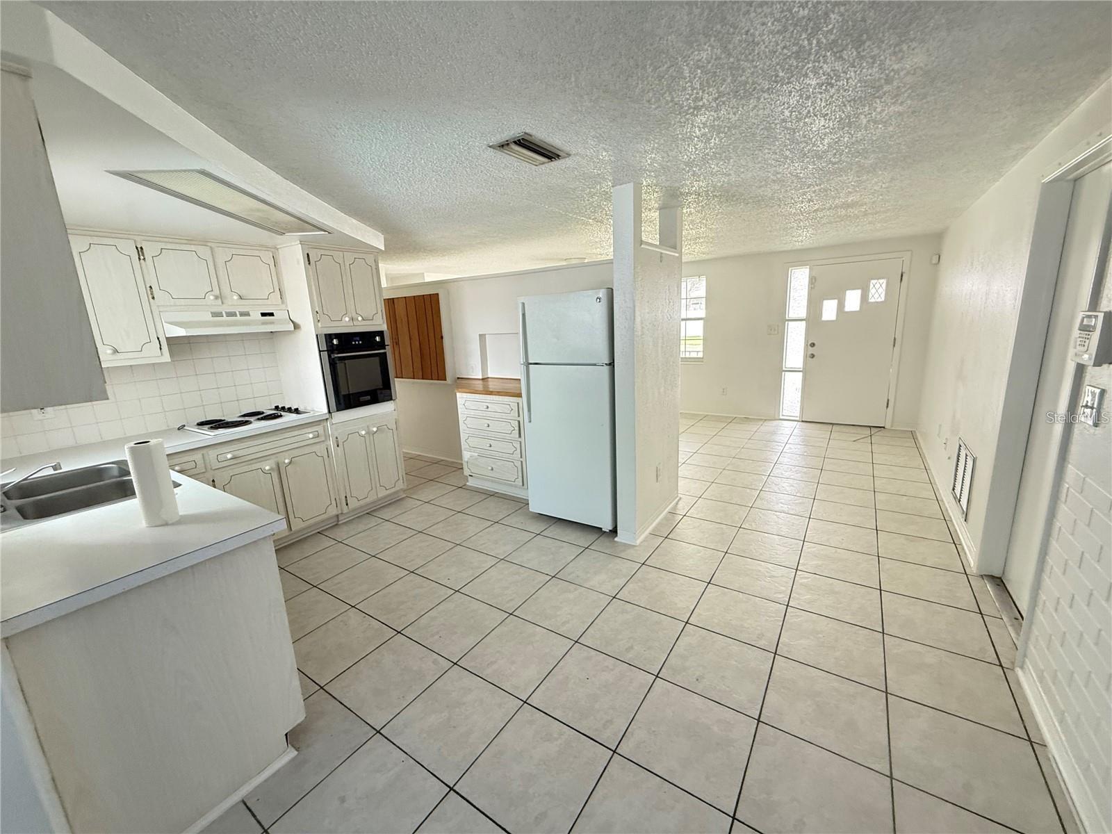 TAHITIAN HOMES - Residential Lease