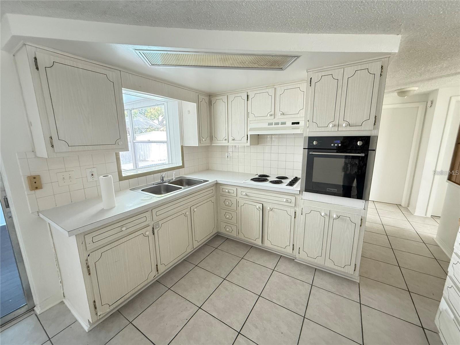 TAHITIAN HOMES - Residential Lease