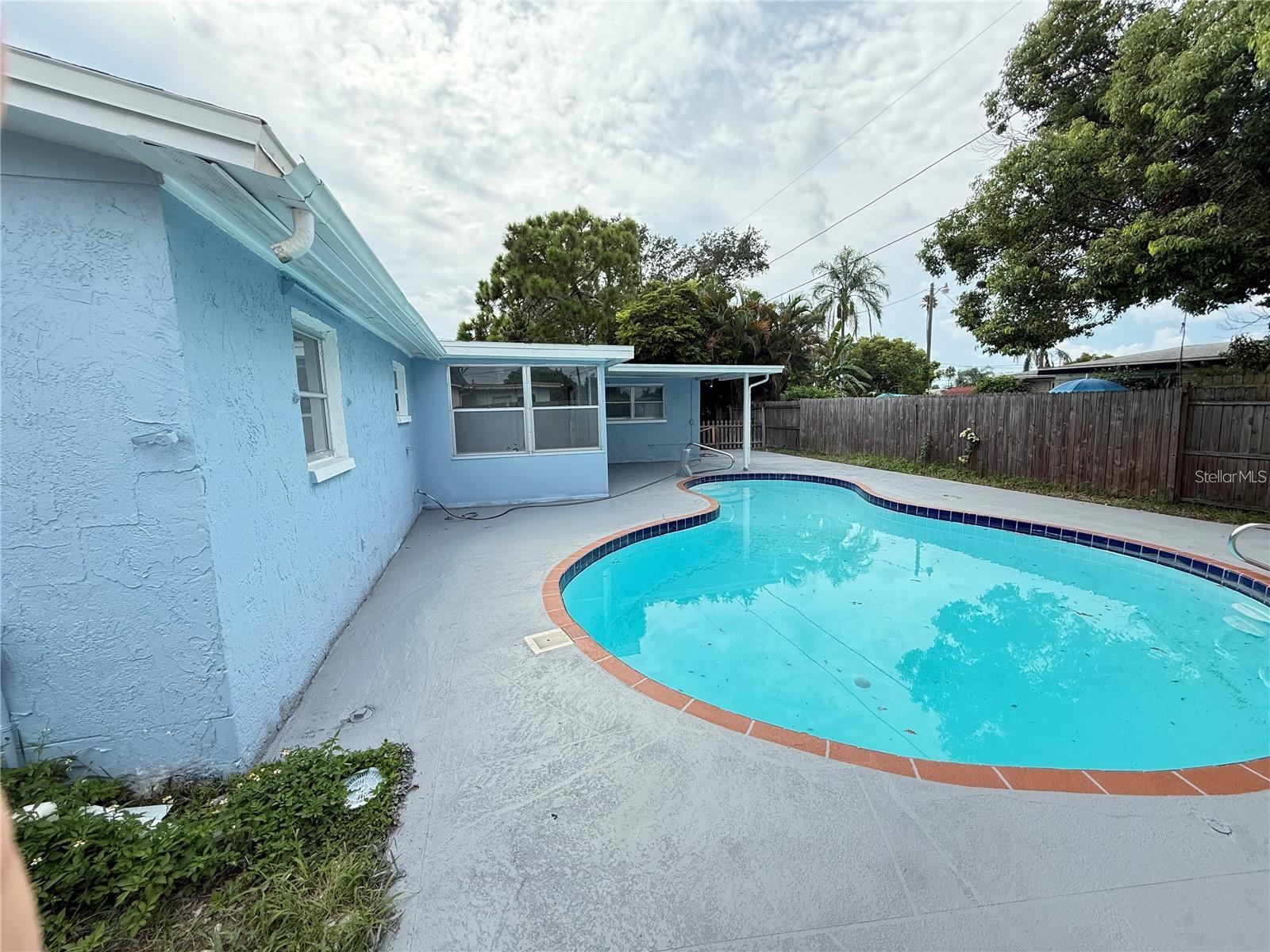 TAHITIAN HOMES - Residential Lease