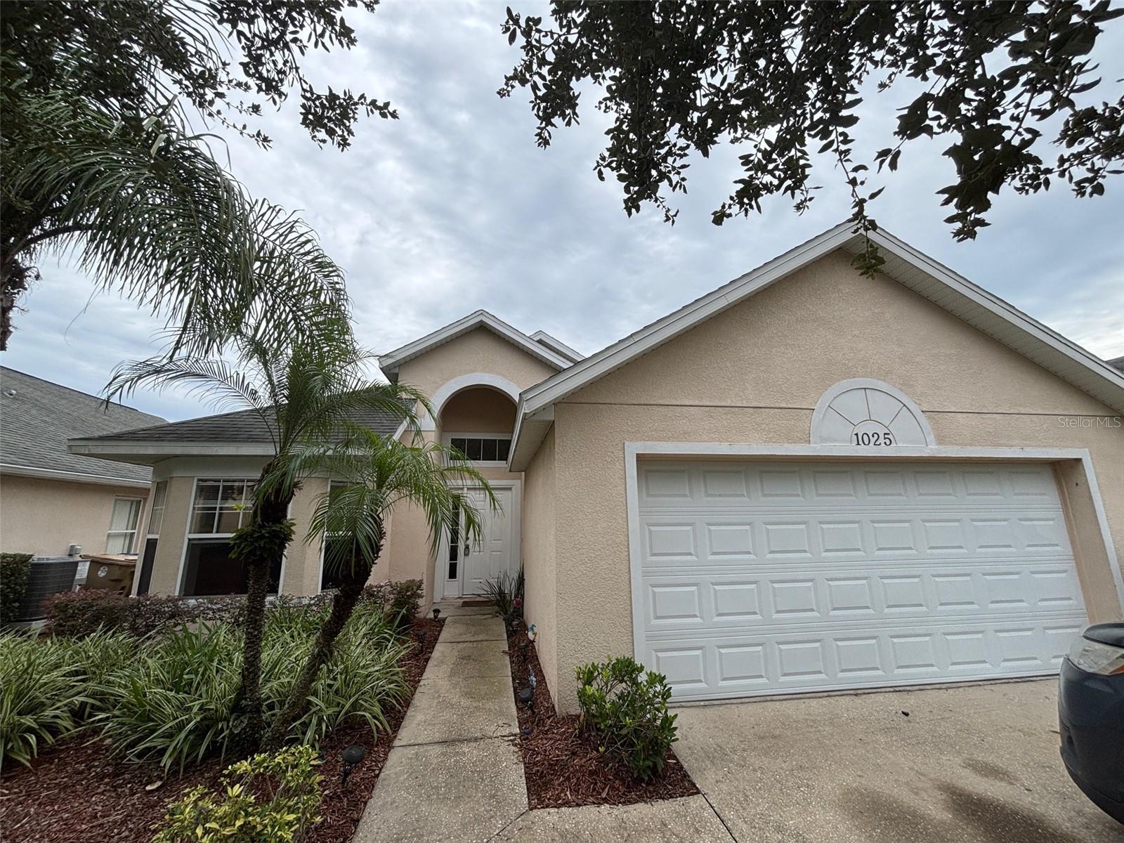 NEWLY REMODELED POOL HOME IN WELL MAINTAINED GATED COMMUNITY! CRYSTAL COVE IS CONVENIENT TO ATTRACTIONS, MAJOR ROADS, MANY SHOPPING & DINING OPTIONS. RESORT STYLE COMMUNITY POOL, PLAYGROUND & CLUBHOUSE WITH FITNESS & GAME ROOM. THIS HOME HAS BEEN FRESHLY PAINTED WITH TILE FLOORING IN LIVING AREAS AND VINYL IN THE BEDROOMS. OPEN FLOOR PLAN WITH SPACIOUS EAT IN KITCHEN, VAULTED CEILINGS, BEAUTIFUL SCREENED LANAI AREA WITH PRIVATE POOL. WASHER, DRYER & LAWN CARE ARE INCLUDED!