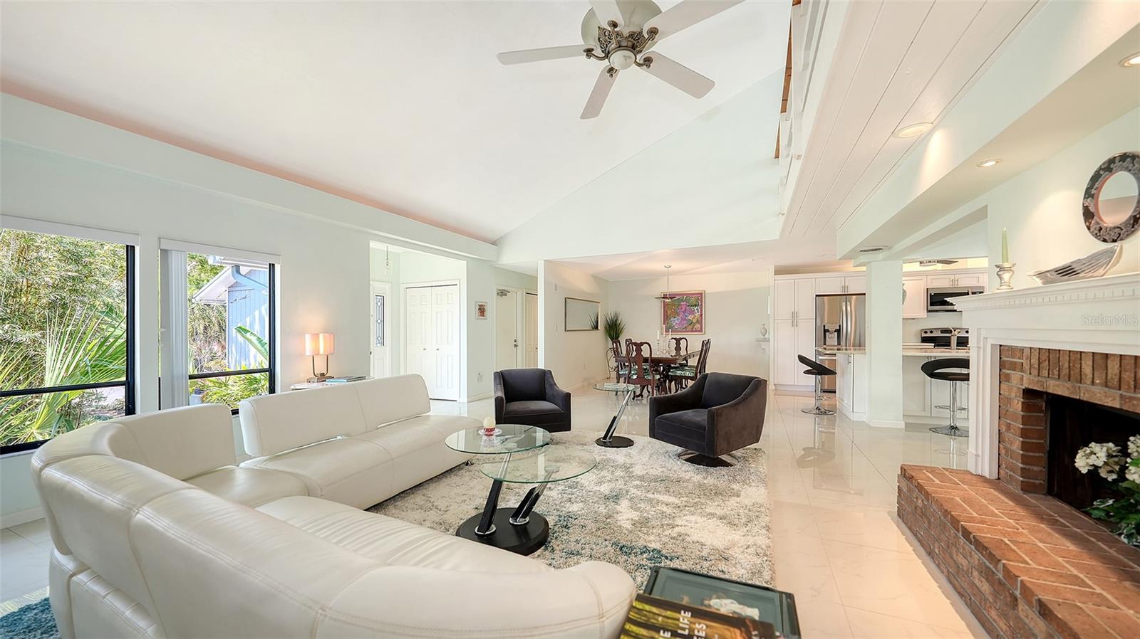 5324 SIESTA COURT