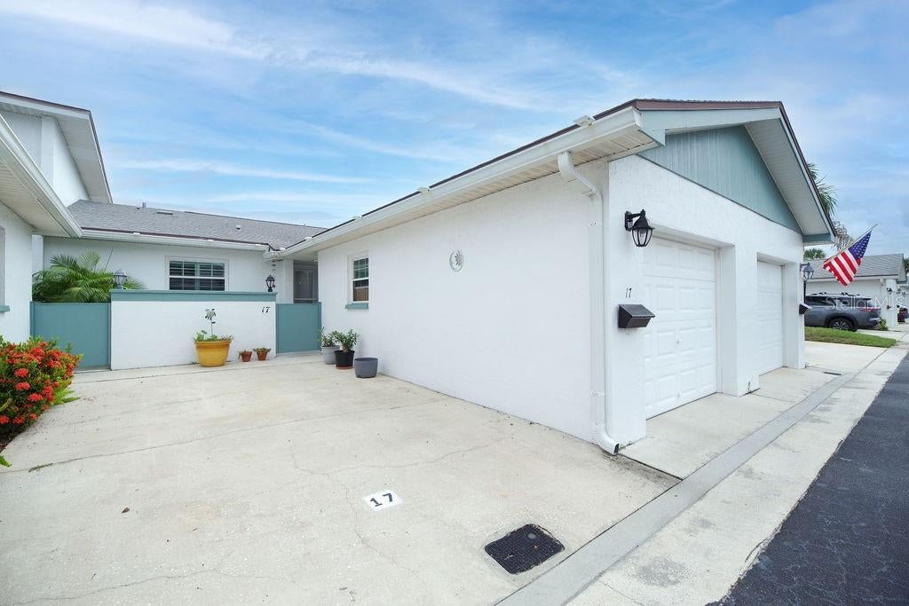 290 PARADISE BOULEVARD 17