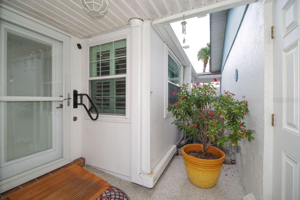 290 PARADISE BOULEVARD 17