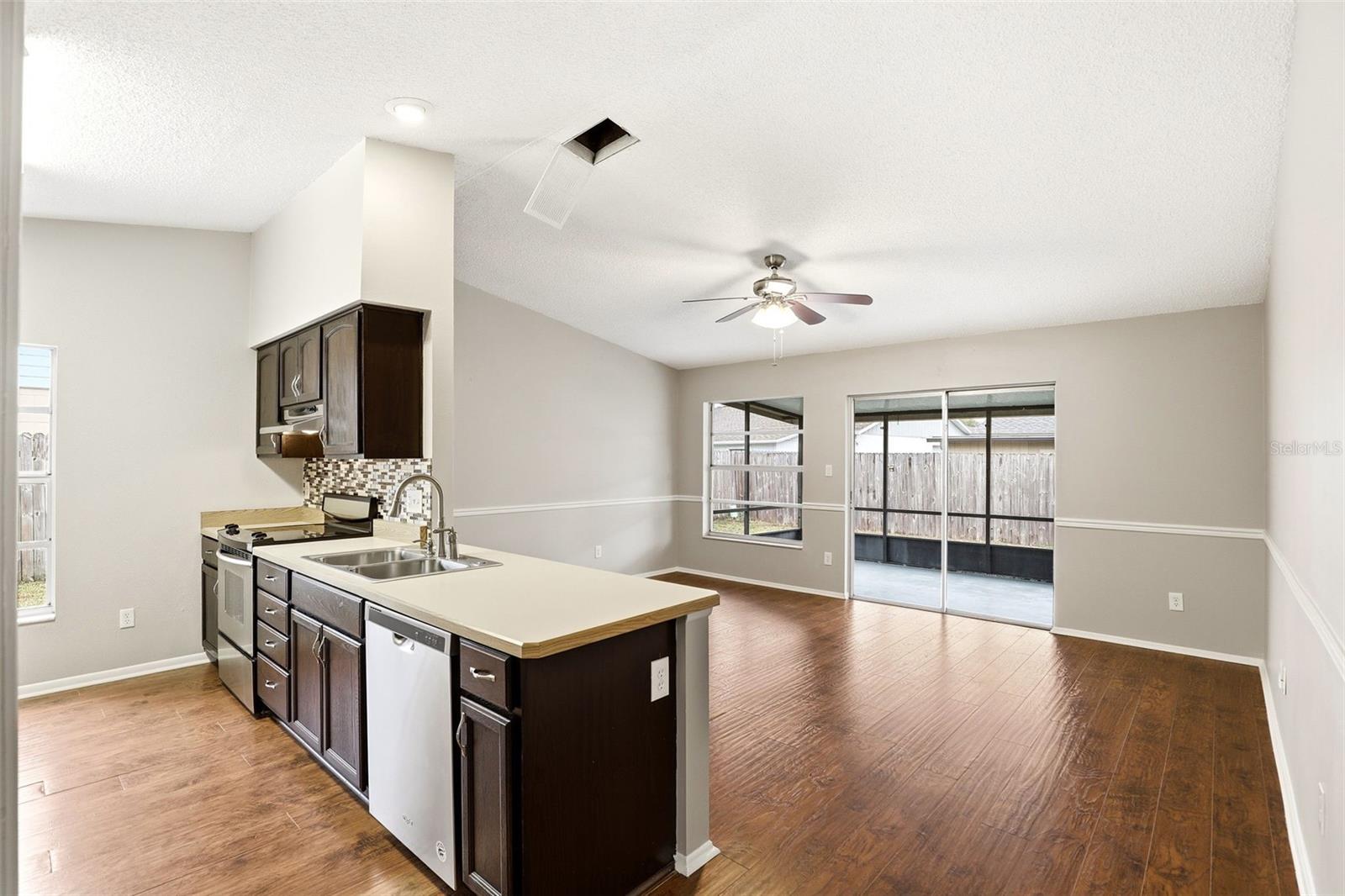 VALENCIA GARDENS SEC 01 - Residential