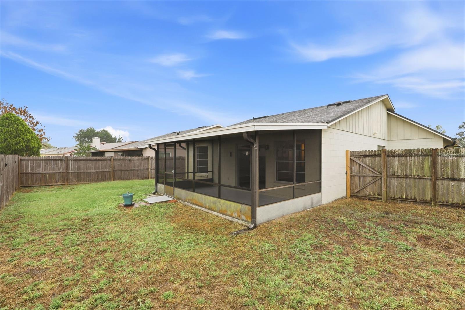 VALENCIA GARDENS SEC 01 - Residential