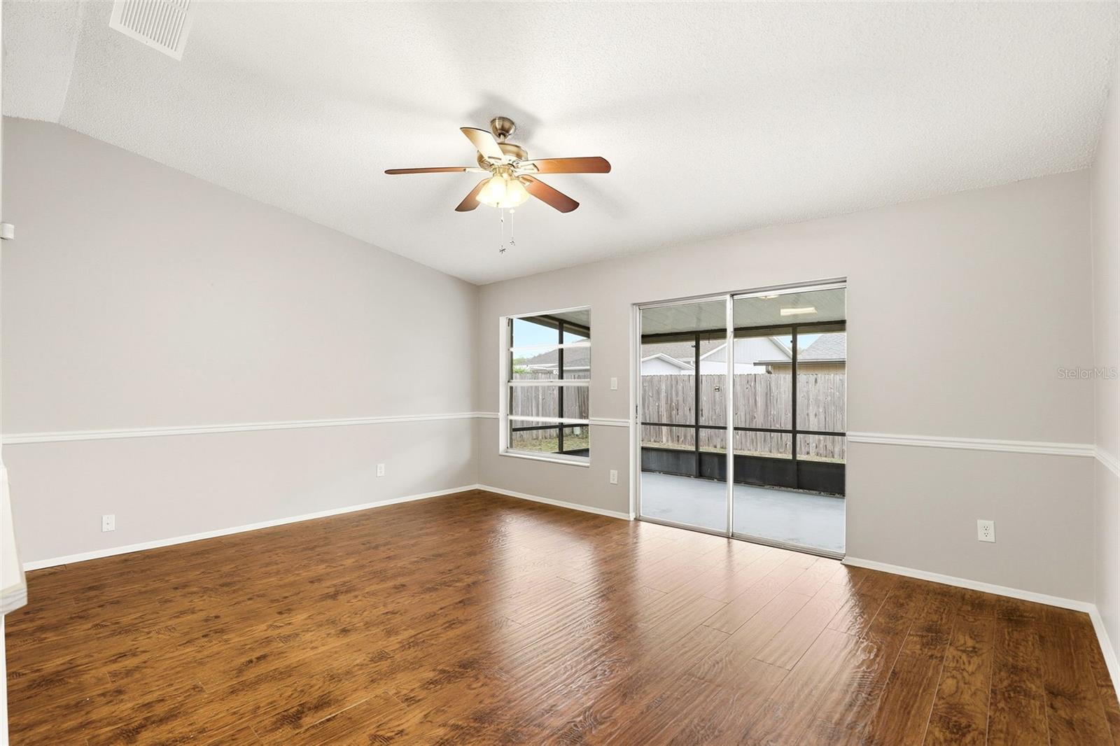 VALENCIA GARDENS SEC 01 - Residential