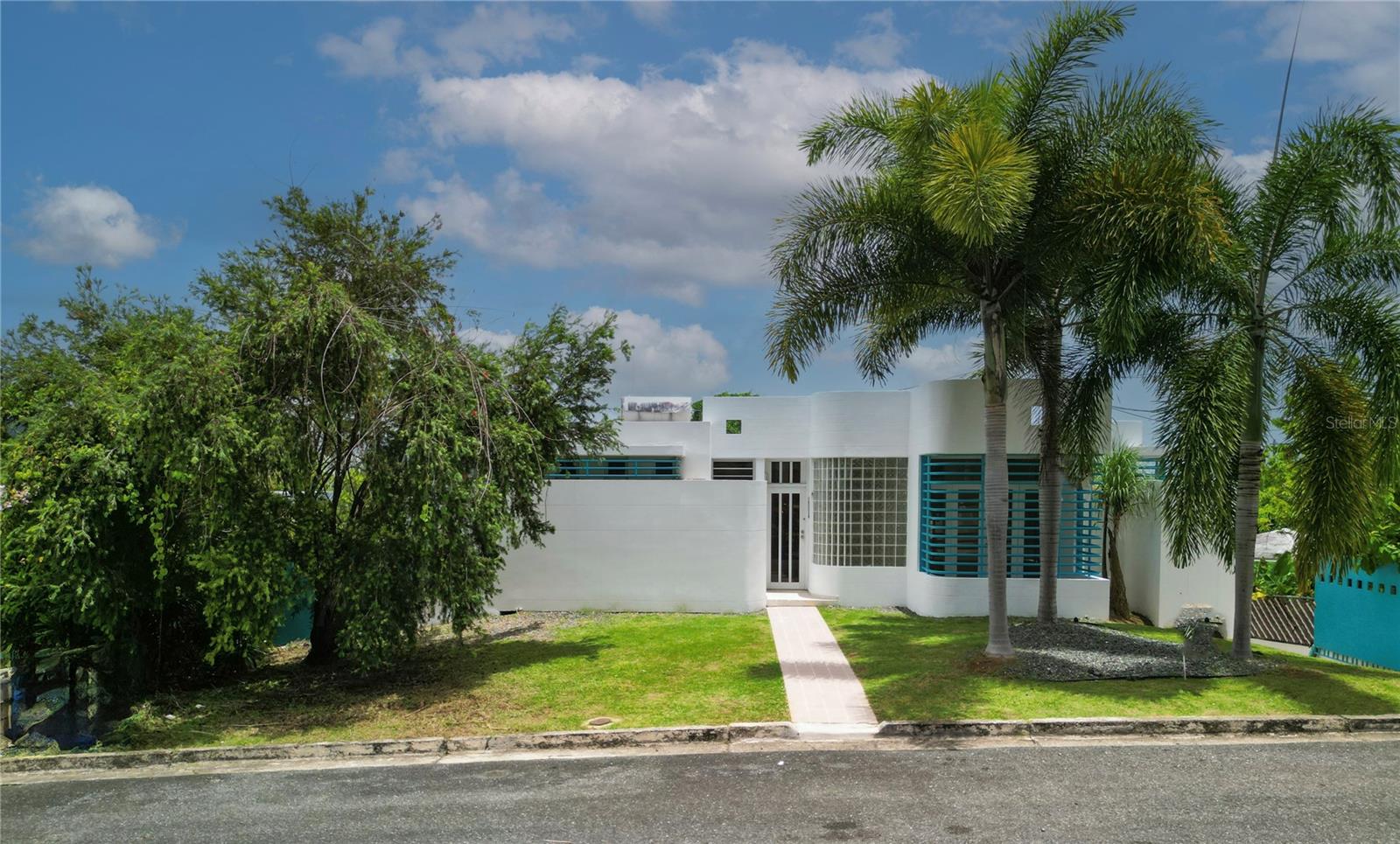 Principal level originally of 3/4 bedrooms, 2 bathrooms, kitchen,balcony, family room, and terrace. Currently its divided into 2 apartments of 2 bedrooms, 1 bath, kitchen, living room, balcony or terrace. It can be turned into a single family unit because it divisions are made of gypsum board. Lower level has 2 apartments of 1 bedroom, 1 bathroom, living room, kitchen each. Lot 800sm.
Coordinates:18.226761 -67.13731
