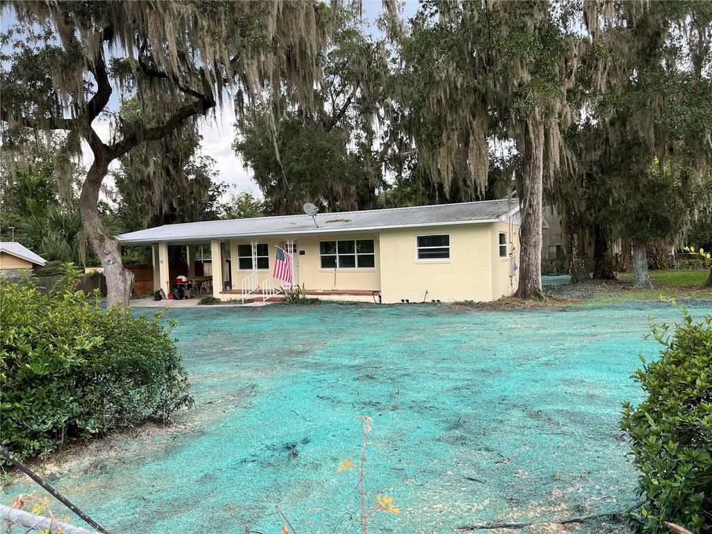 Photo of 106 S Oakland Avenue, San Mateo, FL 32187 (MLS # V4944816)