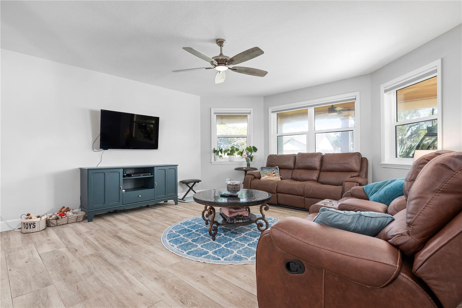 915 CITRUS ROAD
