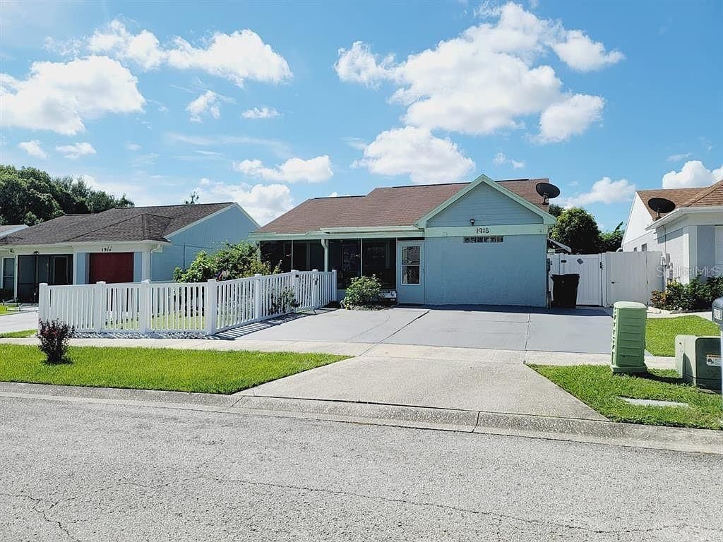 Photo of 1918 Crown Park Dr, Valrico, FL 33594 (MLS # TB8397029)