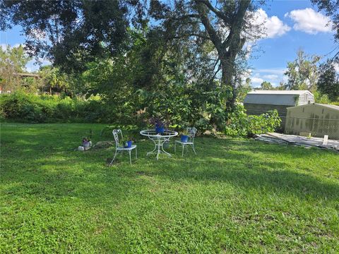 A home in PLANT CITY