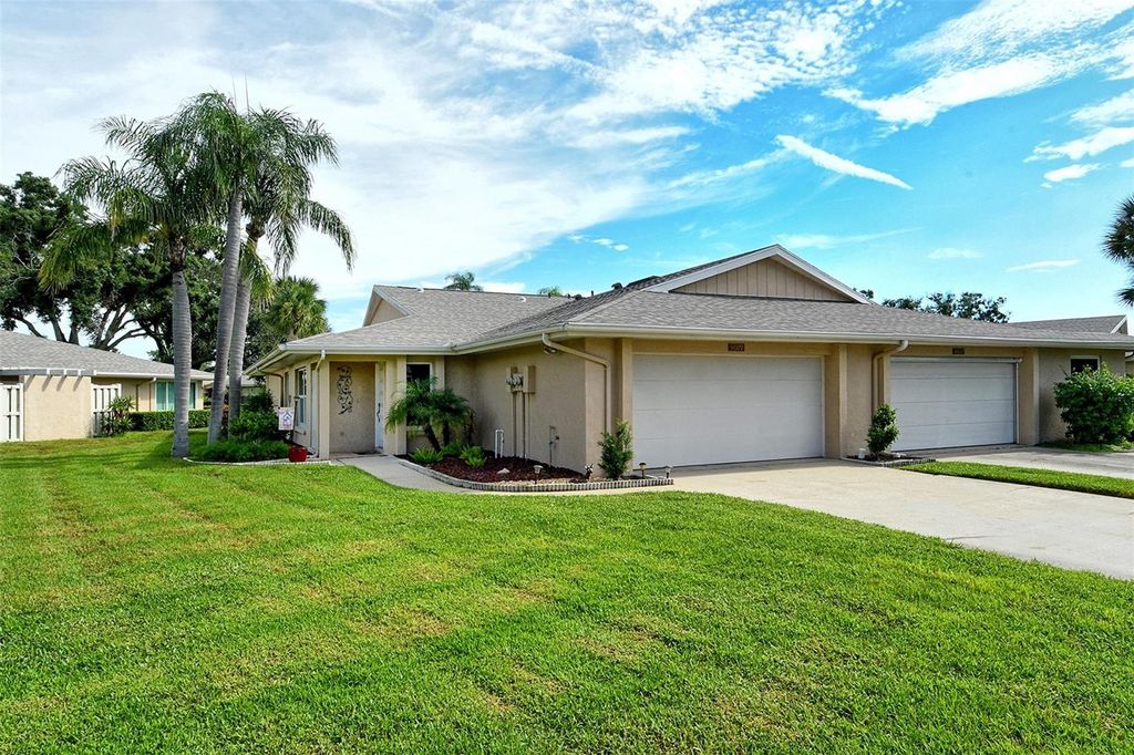 Photo of 5609 Evergreen Drive #28, Sarasota, FL 34233 (MLS # A4665113)