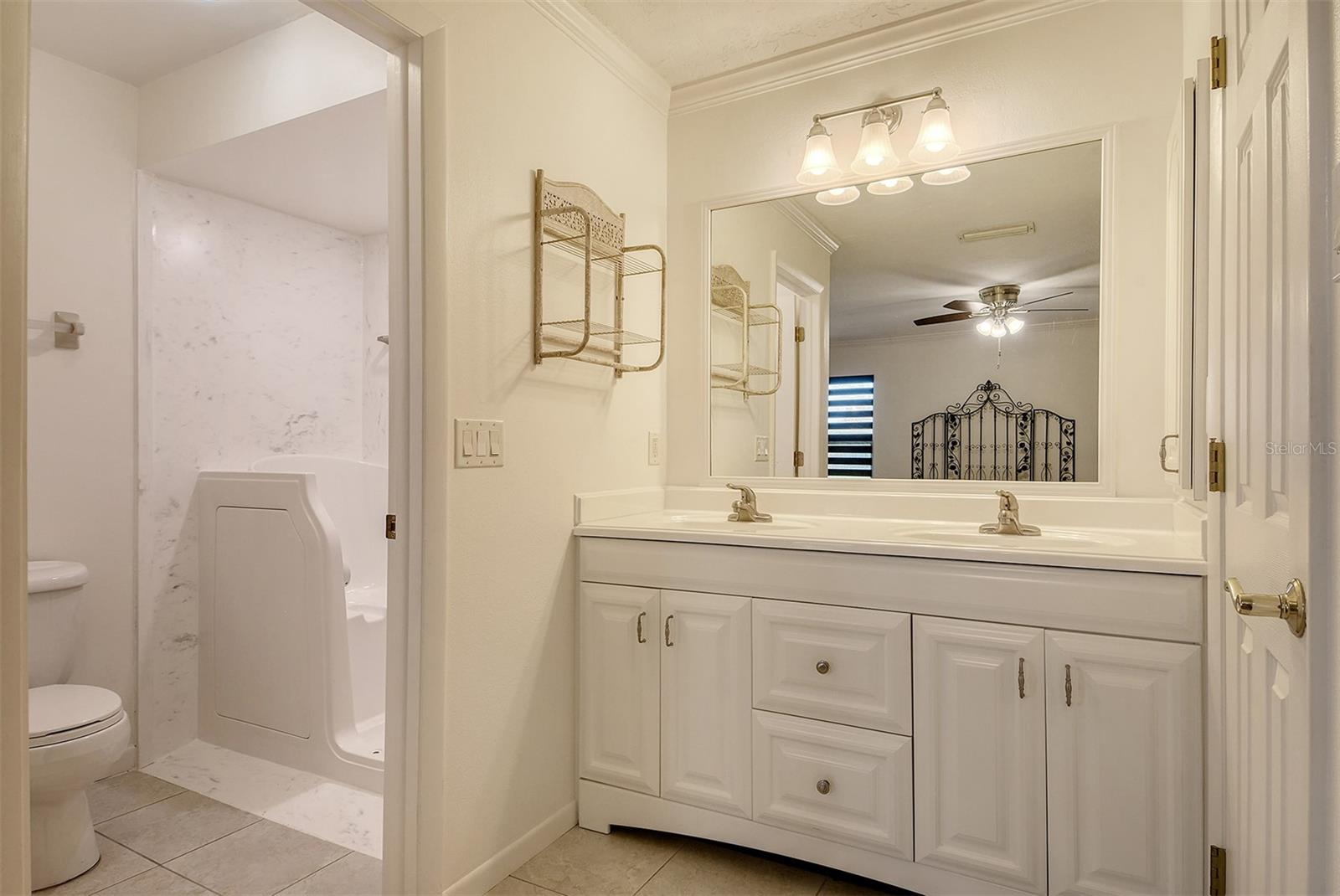 CENTER GATE VILLAGE 4 - Residential