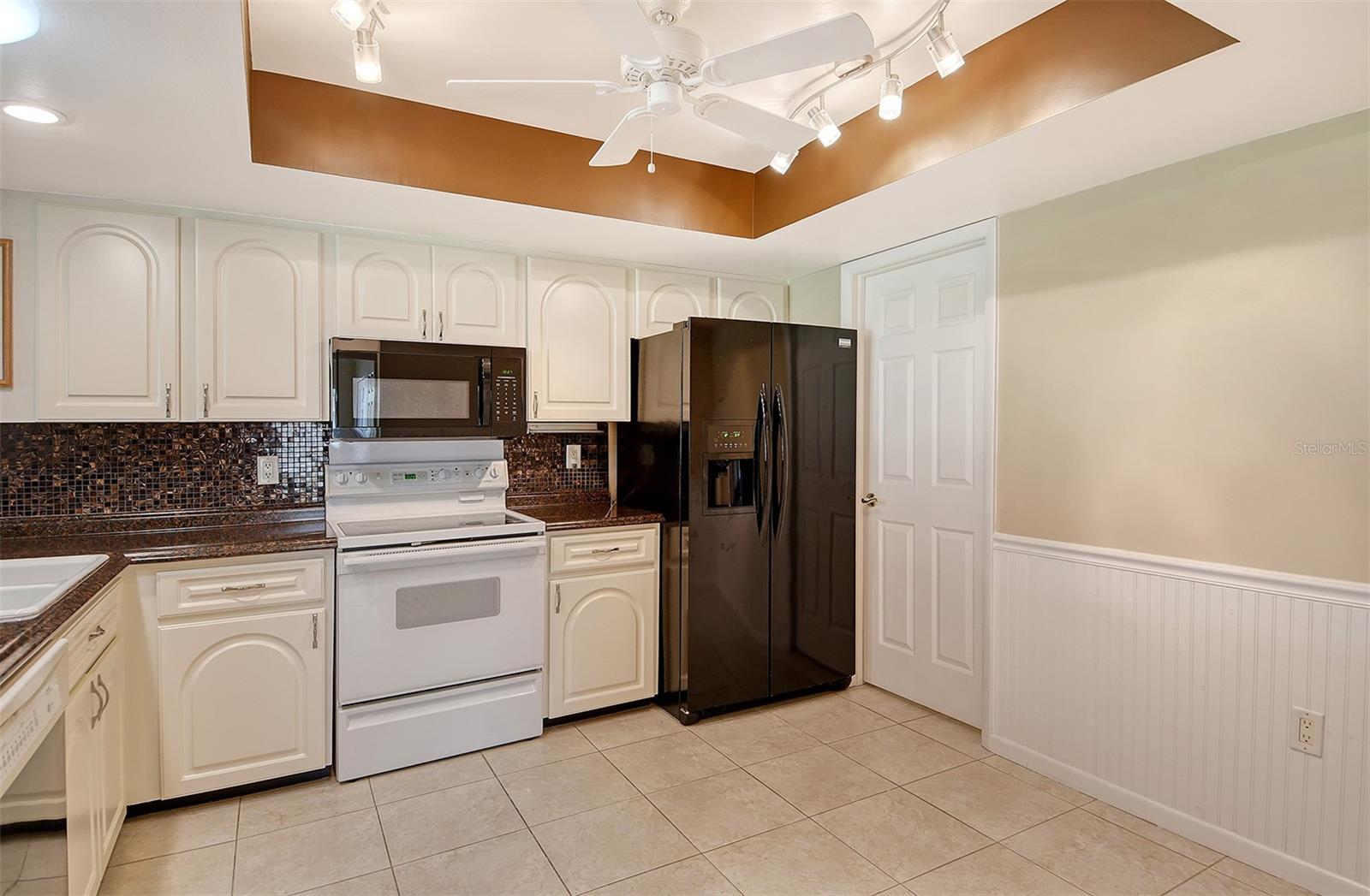 CENTER GATE VILLAGE 4 - Residential