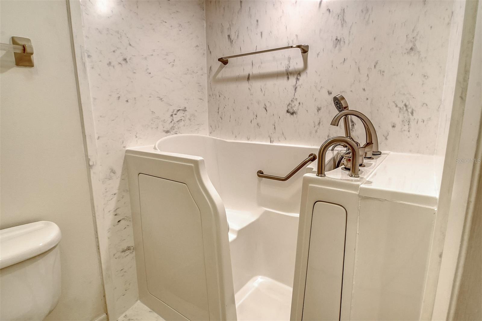 CENTER GATE VILLAGE 4 - Residential