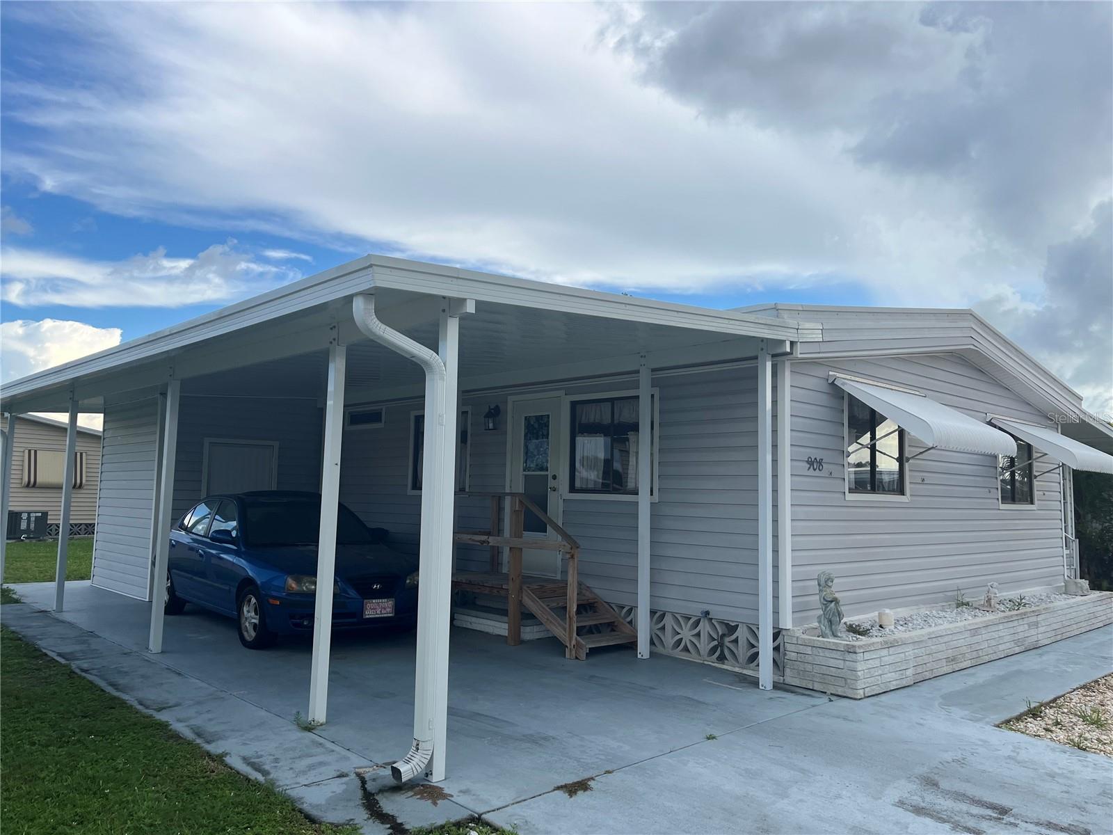 908 JOLANDA CIRCLE