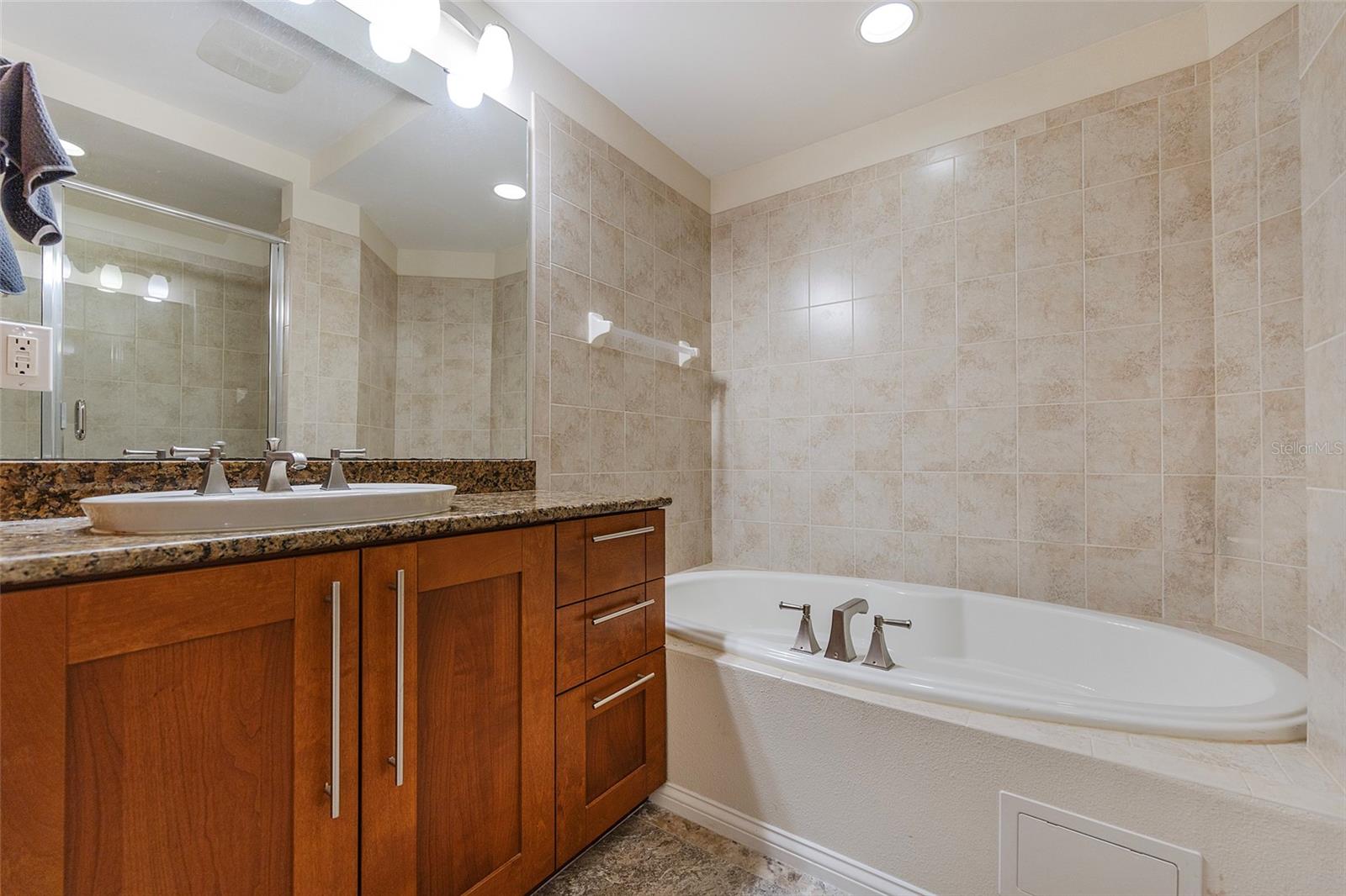 OCEAN VILLAS CONCOMINIUM - Residential