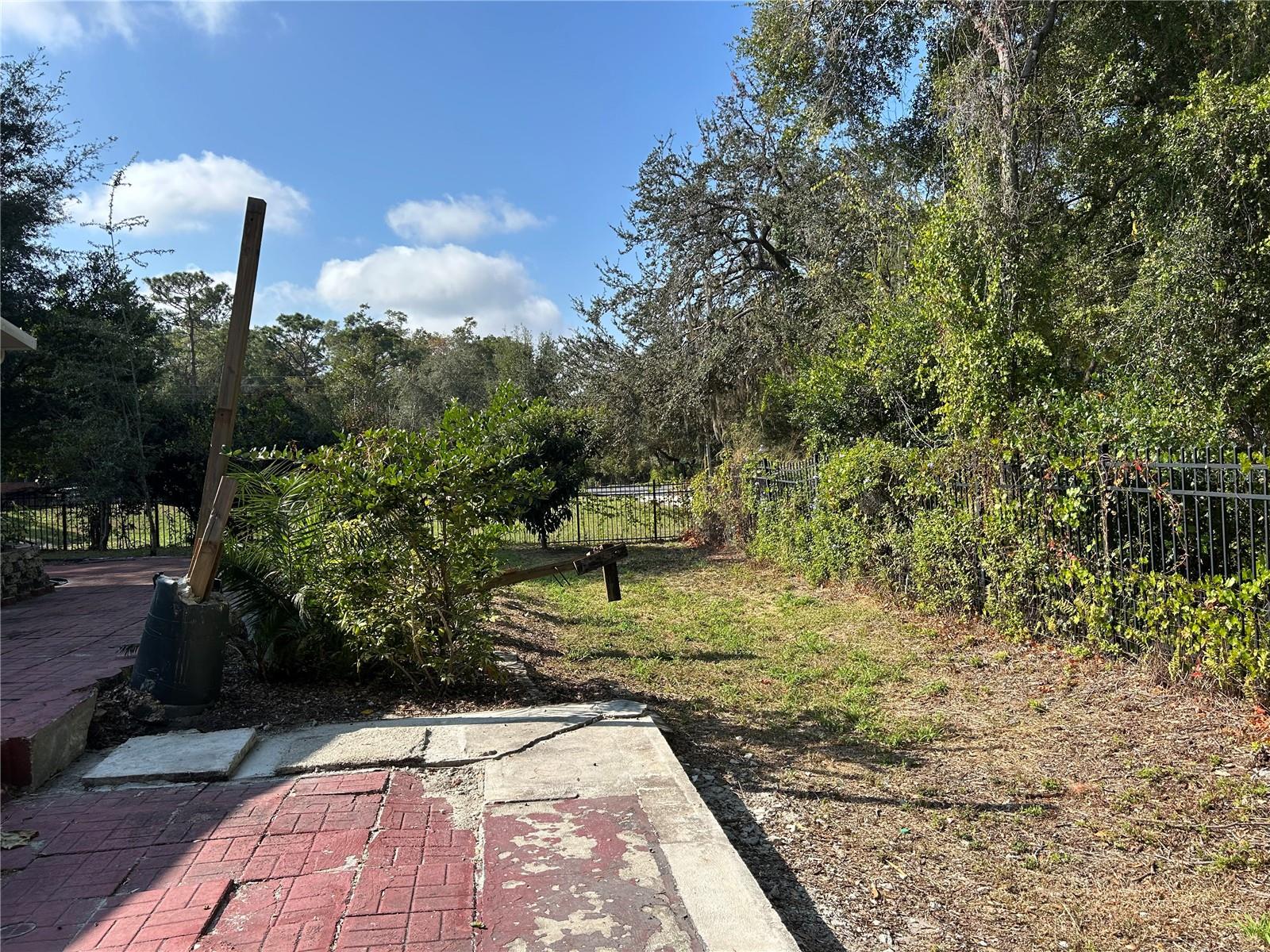 CARLTON OAKS - Residential