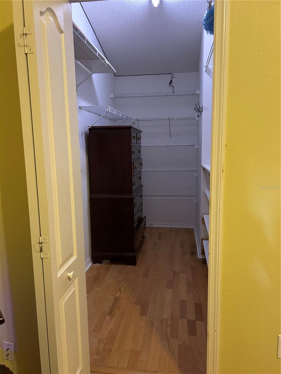 CARLTON OAKS - Residential