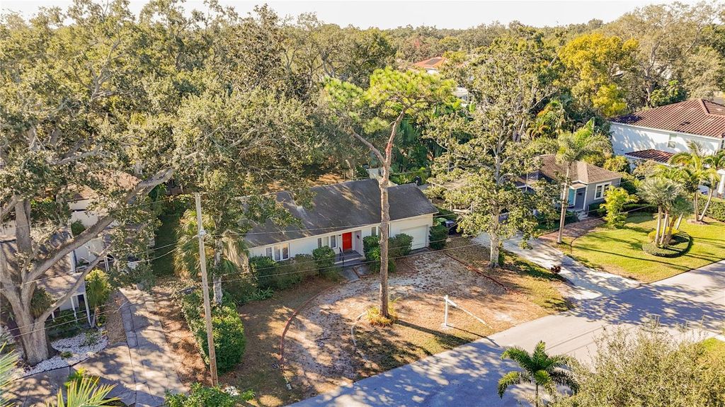 Photo of 3120 W Coachman Avenue, Tampa, FL 33611 (MLS # TB8448373)