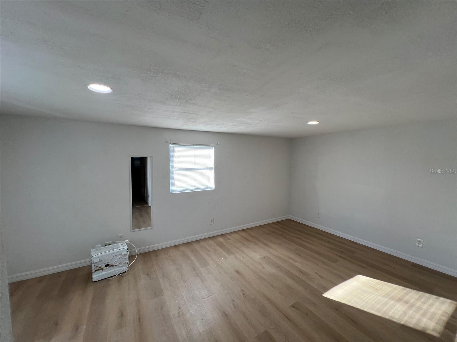 LOWRY & DEVANE - Residential