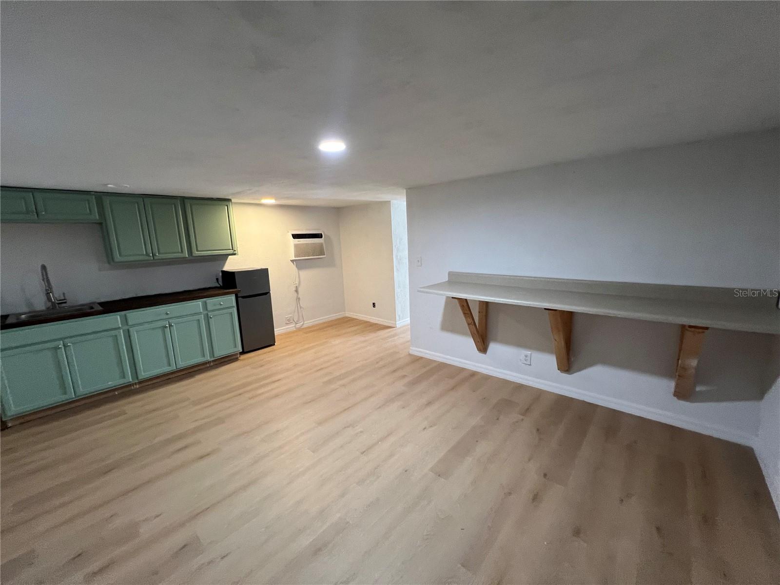 LOWRY & DEVANE - Residential