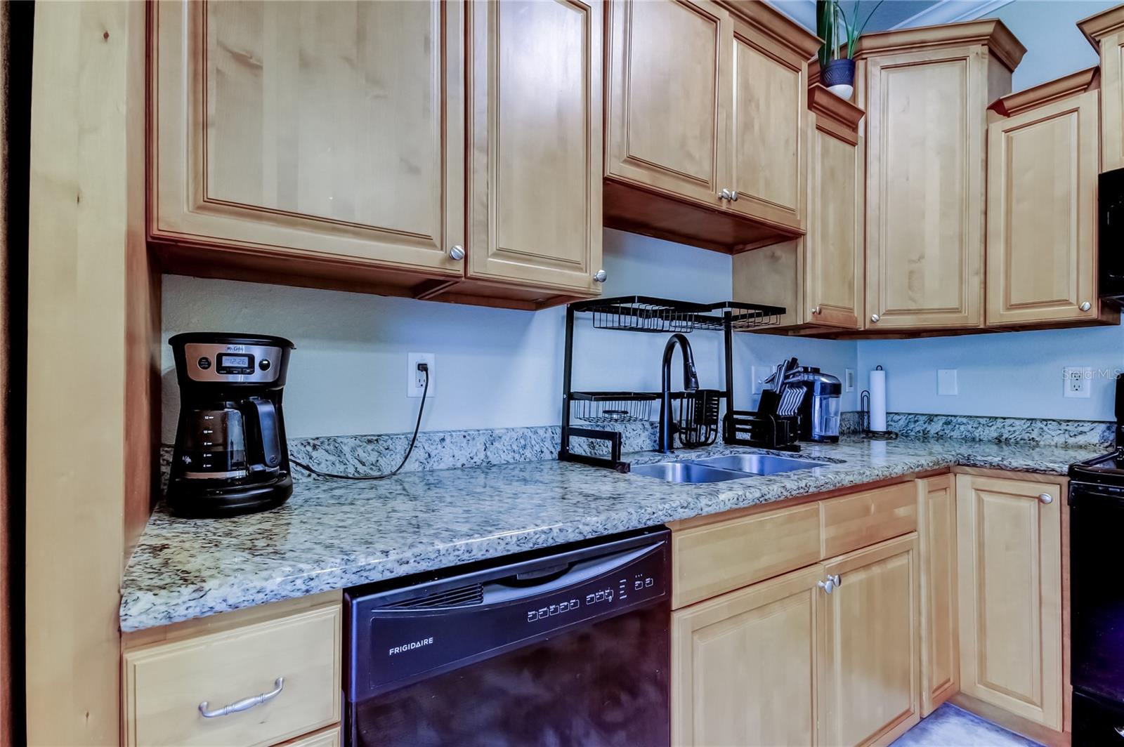 ALEXANDER WOODS TWNHMS - Residential