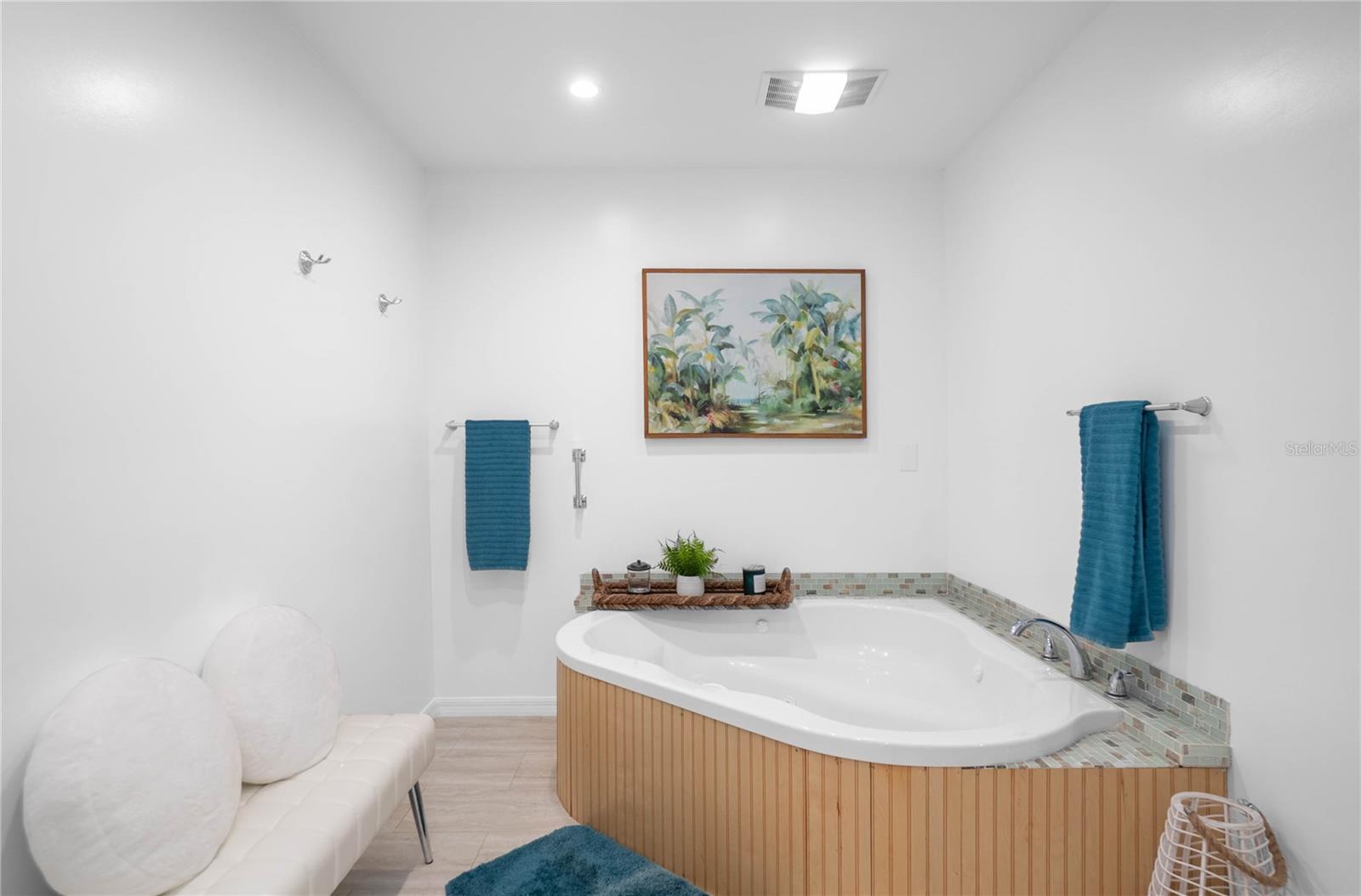 RESTHAVEN SHORES - Residential