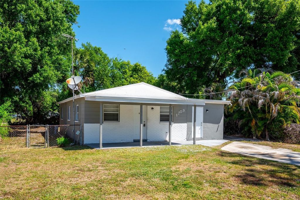 Photo of 1709 W Comanche Avenue, Tampa, FL 33603 (MLS # O6402910)