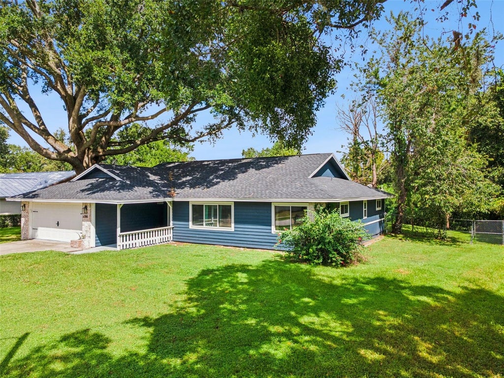 Photo of 1069 Glenharbor Circle, Winter Garden, FL 34787 (MLS # O6449485)