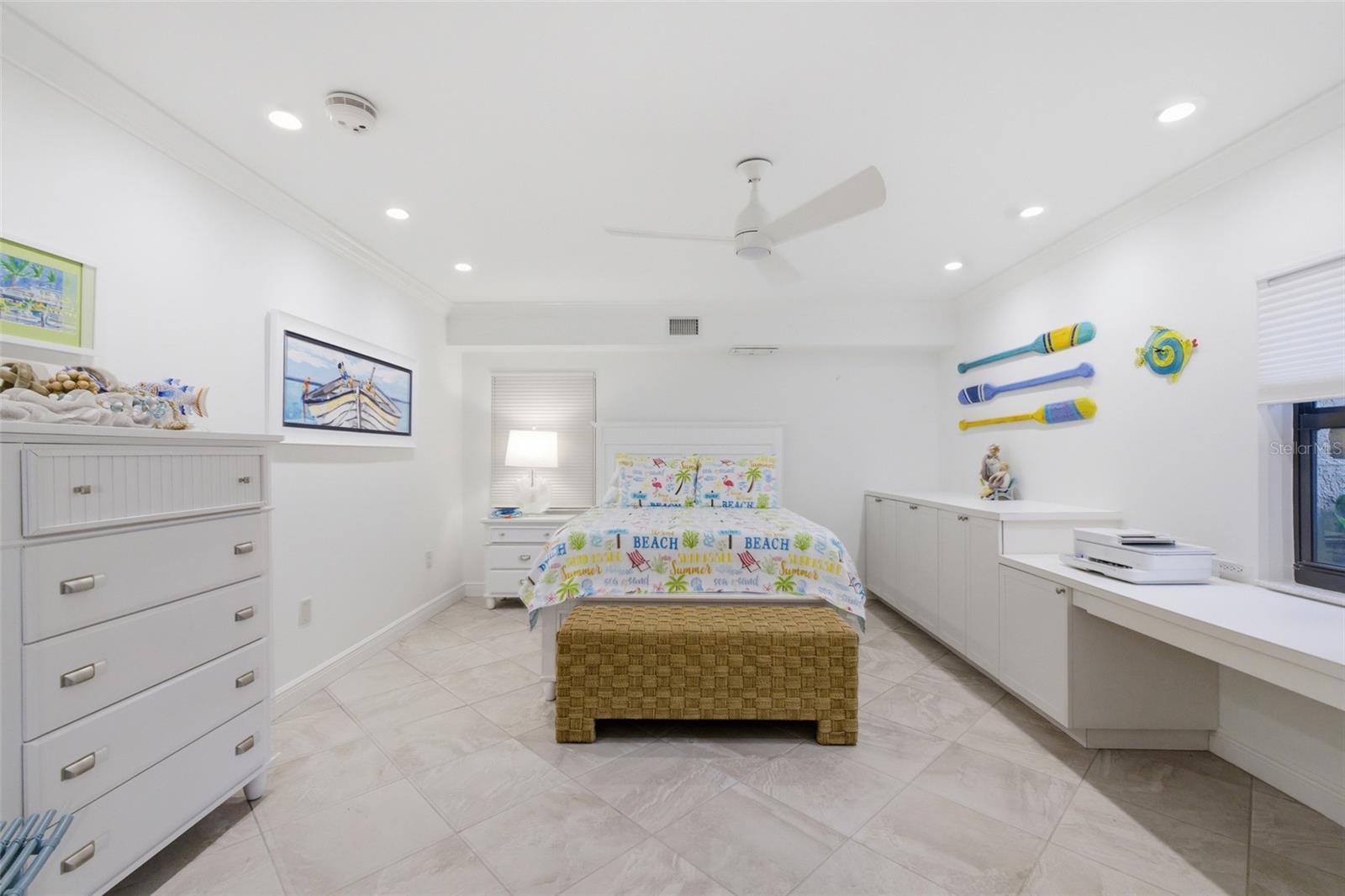 MARINA SOUTH SHORE CONDO - Residential