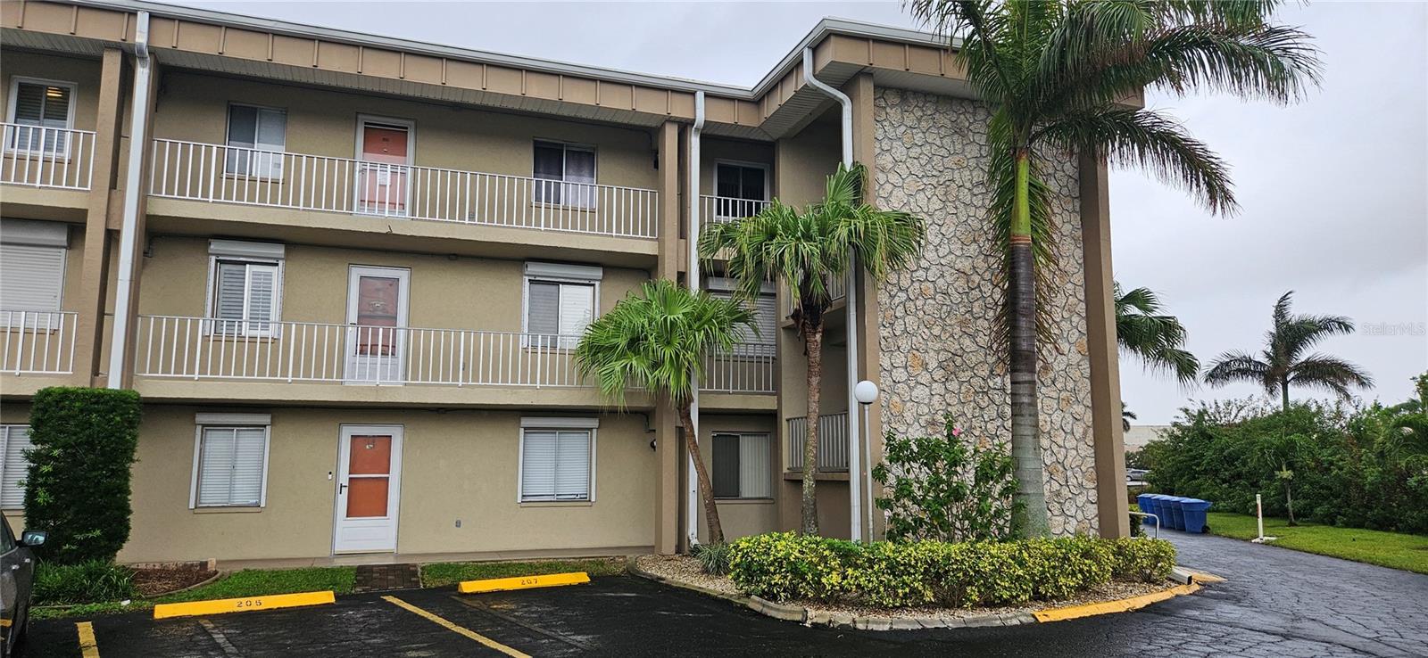 Welcome to your dream condo in Fort Myers! This stunning 2-bedroom, 2-bathroom unit boasts a spacious layout with modern finishes, including stainless steel appliances and a luxurious sauna for ultimate relaxation. Step outside to enjoy the community pool, sauna, shuffleboard, and clubhouse, perfect for socializing with neighbors and friends. This 55+ community offers an exercise room for staying active and healthy. Come experience the luxury and convenience of condo living in Fort Myers today!