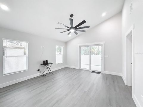A home in PLANT CITY