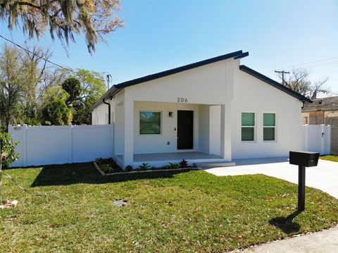 A home in PLANT CITY