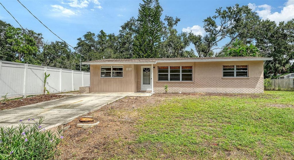 Photo of 2127 Vinson Avenue, Sarasota, FL 34232 (MLS # A4665046)