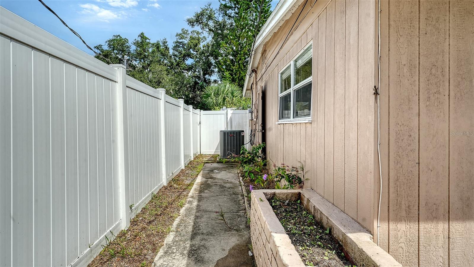 2127 VINSON AVENUE