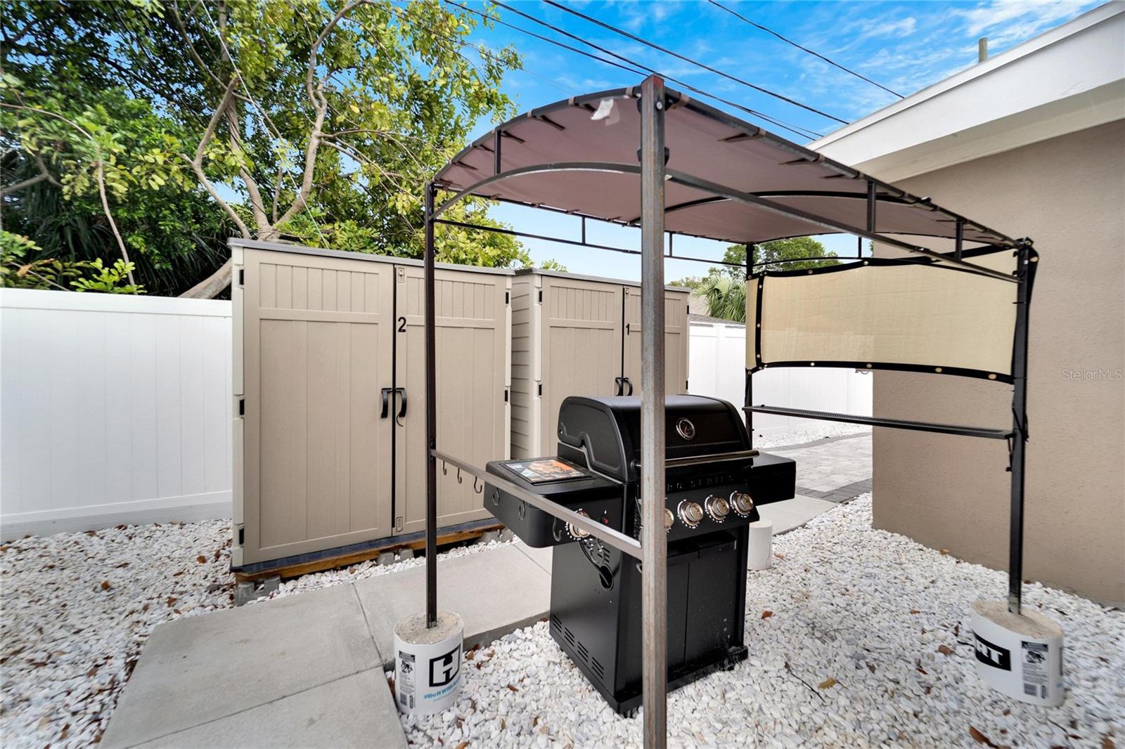 HIGHLAND GROVES - Residential Lease