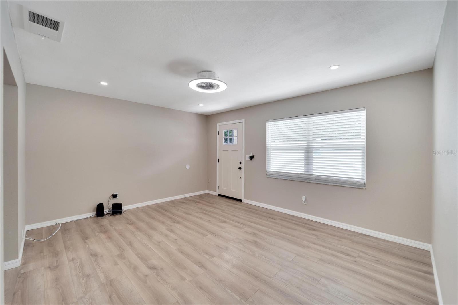 HIGHLAND GROVES - Residential Lease