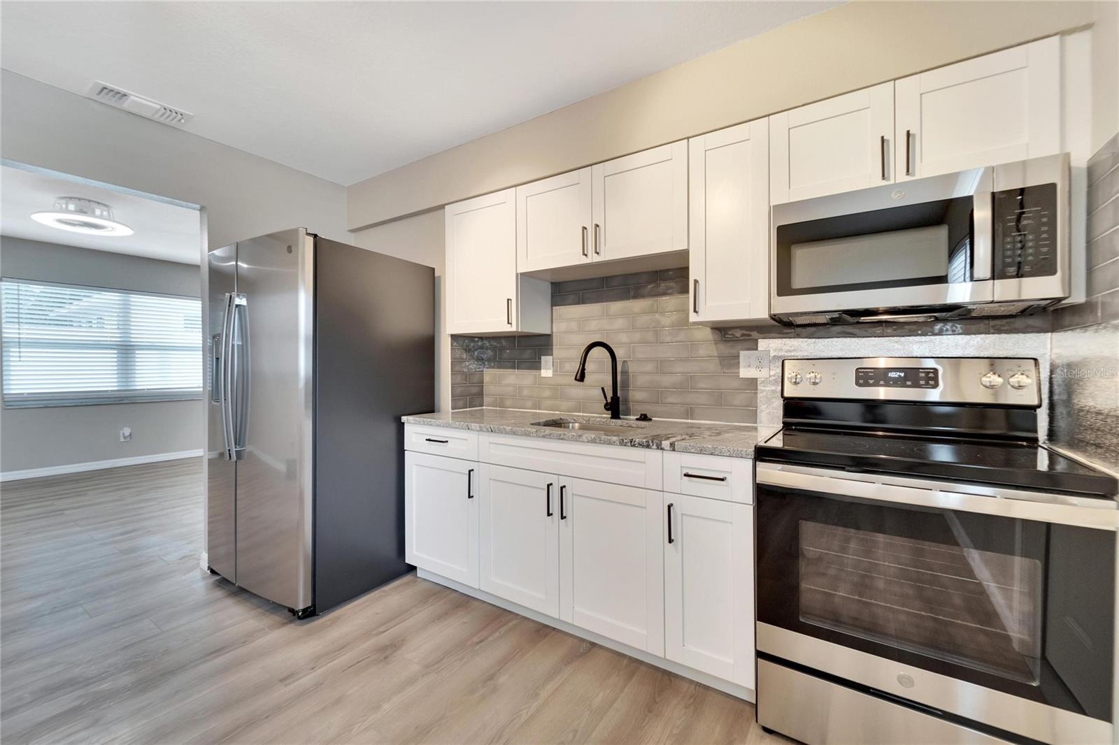 HIGHLAND GROVES - Residential Lease