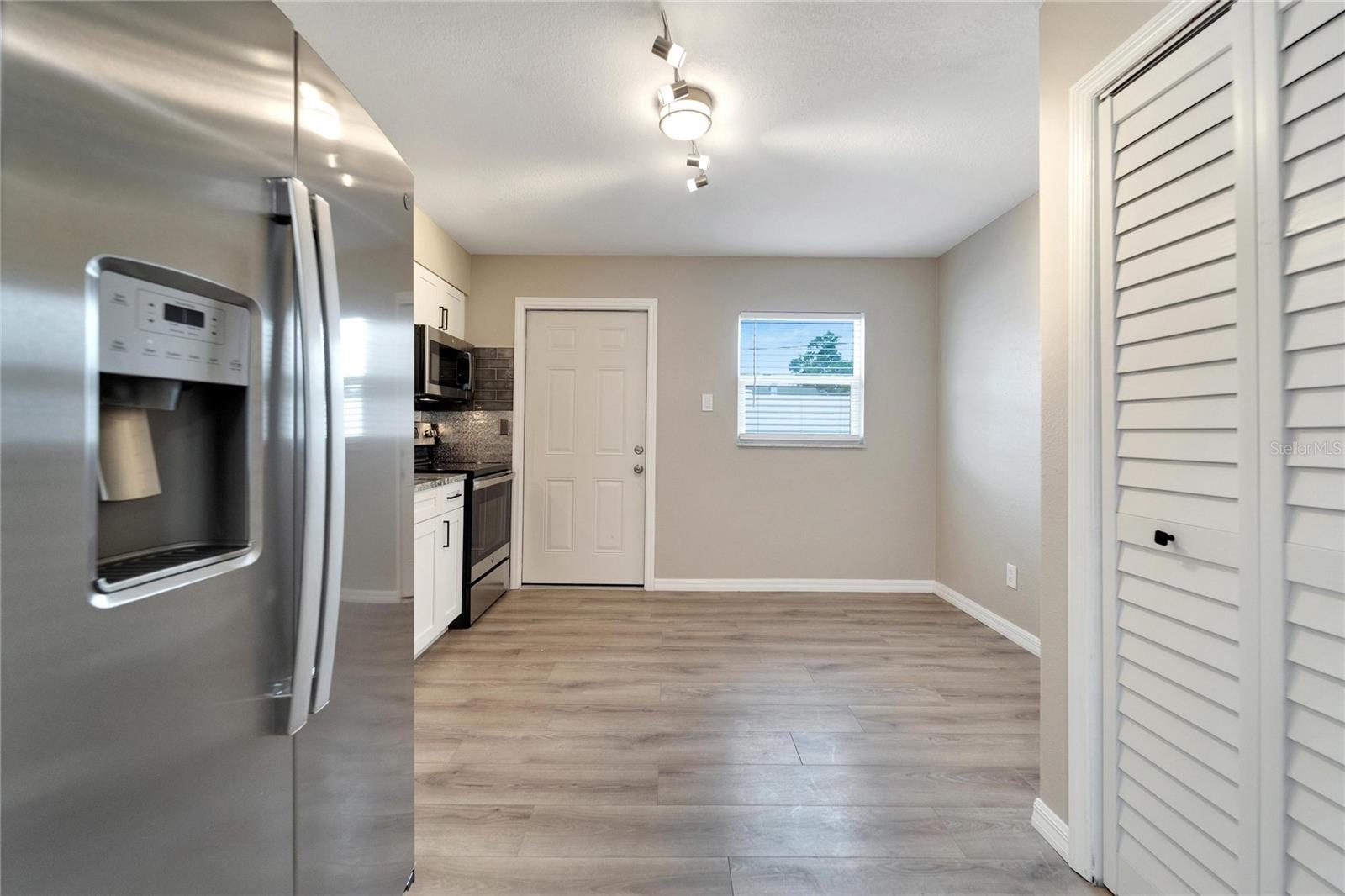 HIGHLAND GROVES - Residential Lease