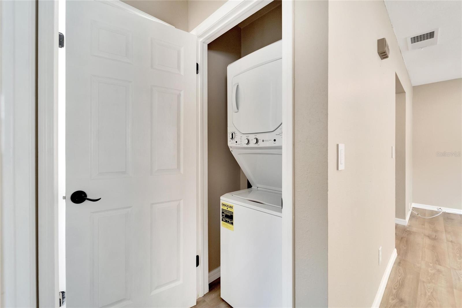 HIGHLAND GROVES - Residential Lease