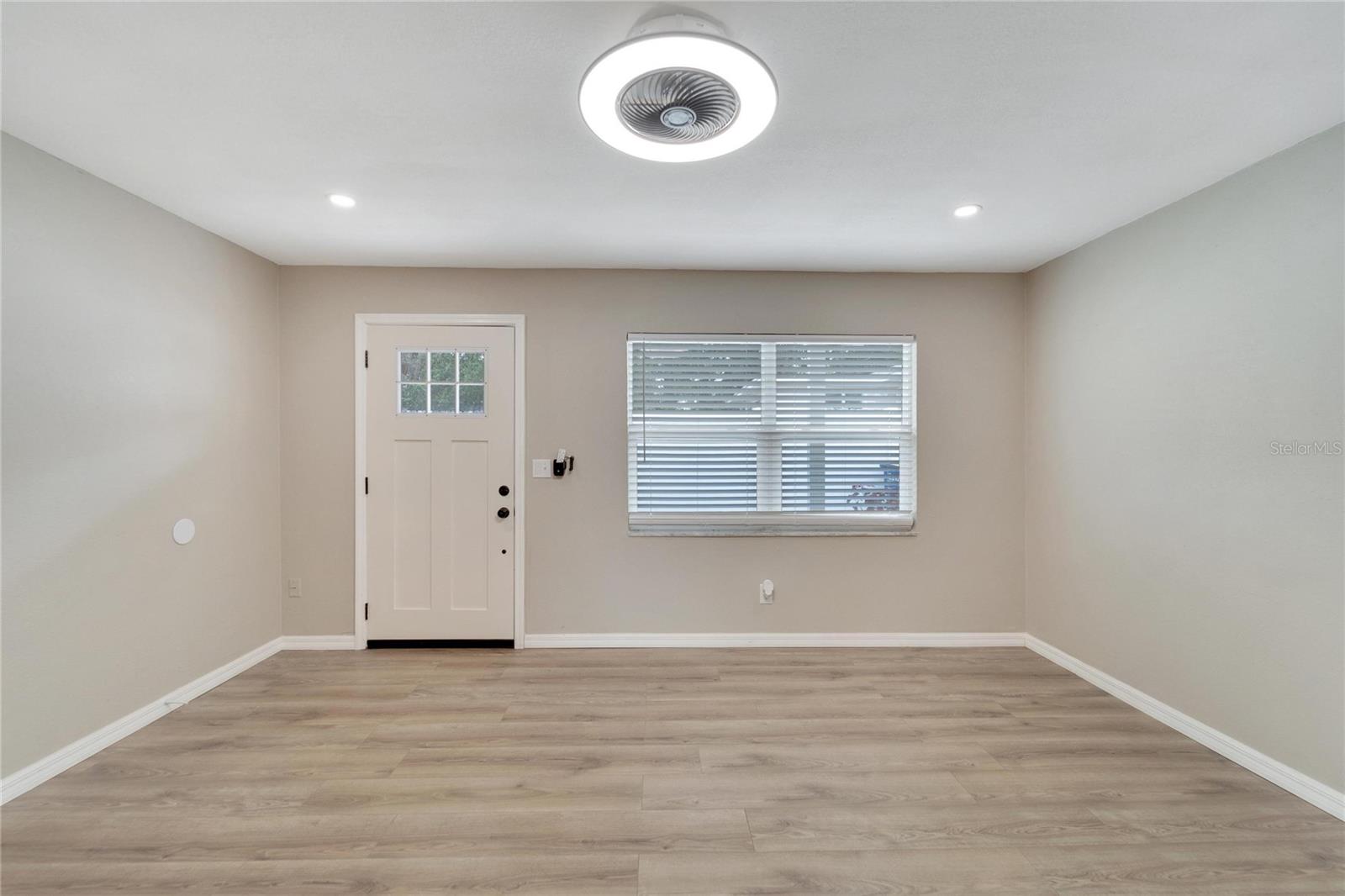 HIGHLAND GROVES - Residential Lease