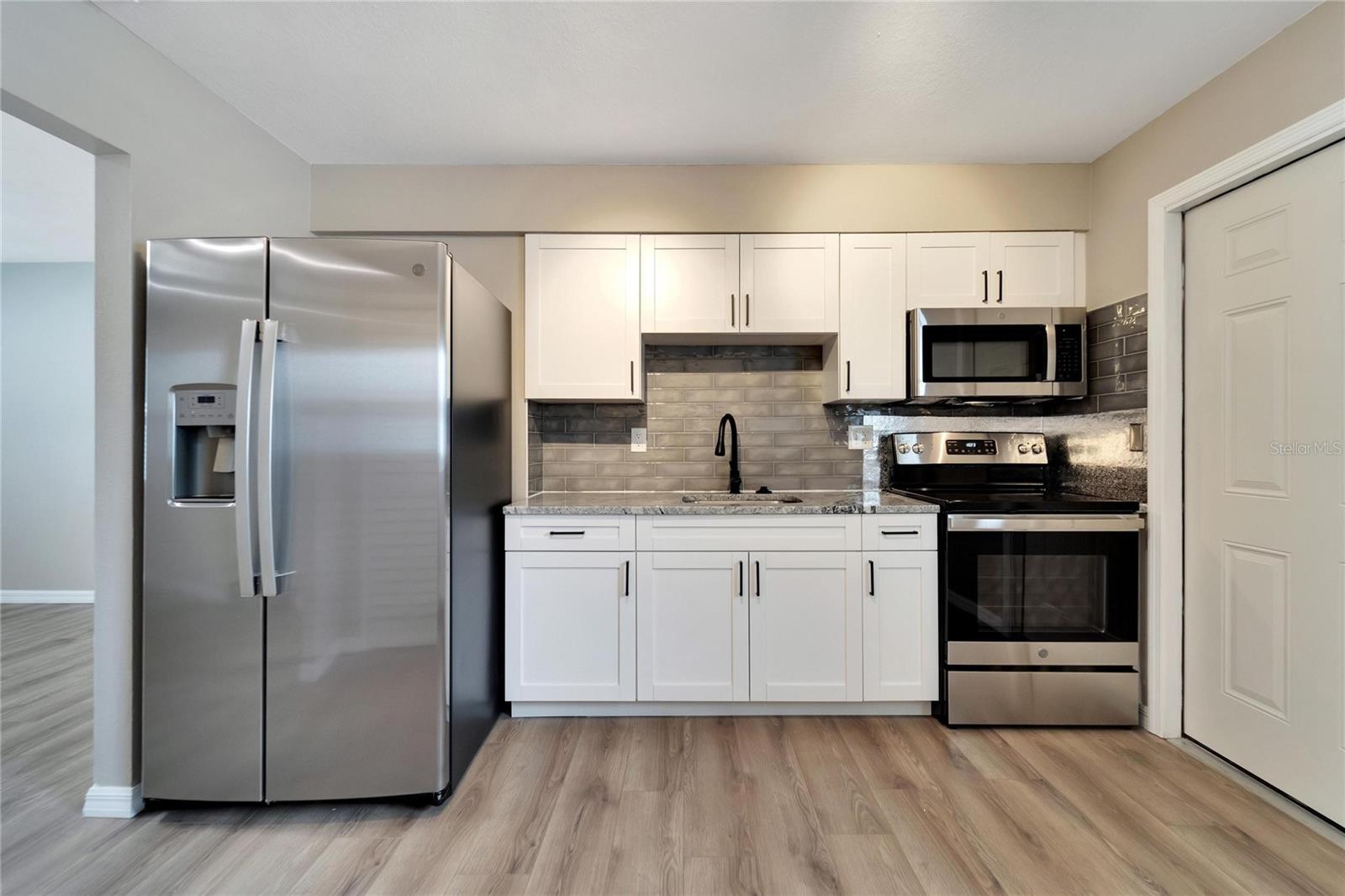 HIGHLAND GROVES - Residential Lease