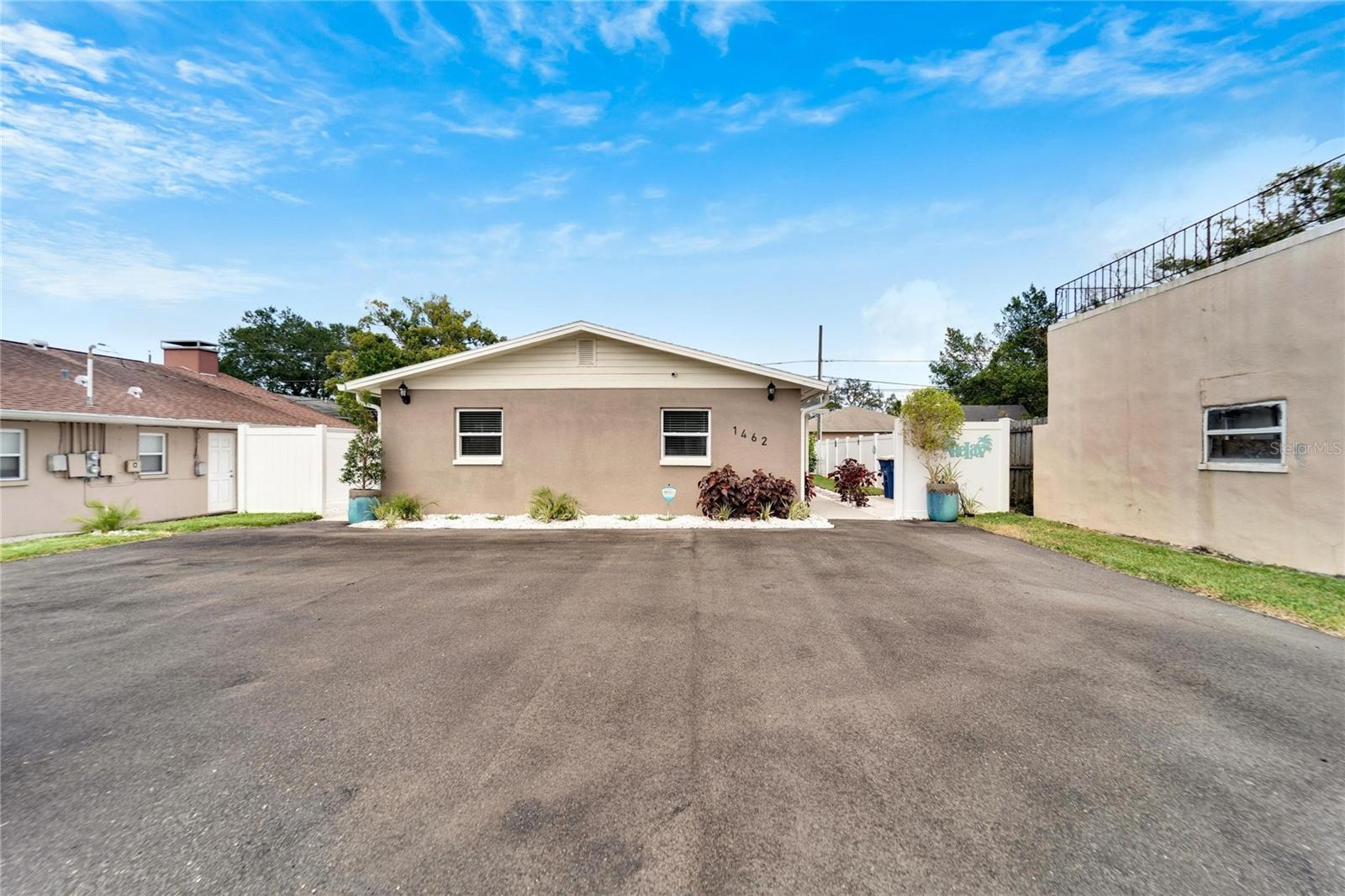 HIGHLAND GROVES - Residential Lease