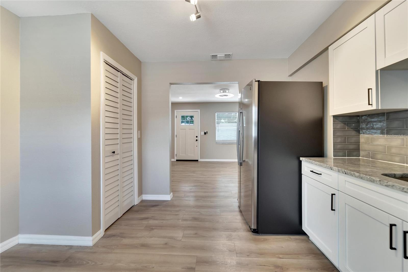 HIGHLAND GROVES - Residential Lease